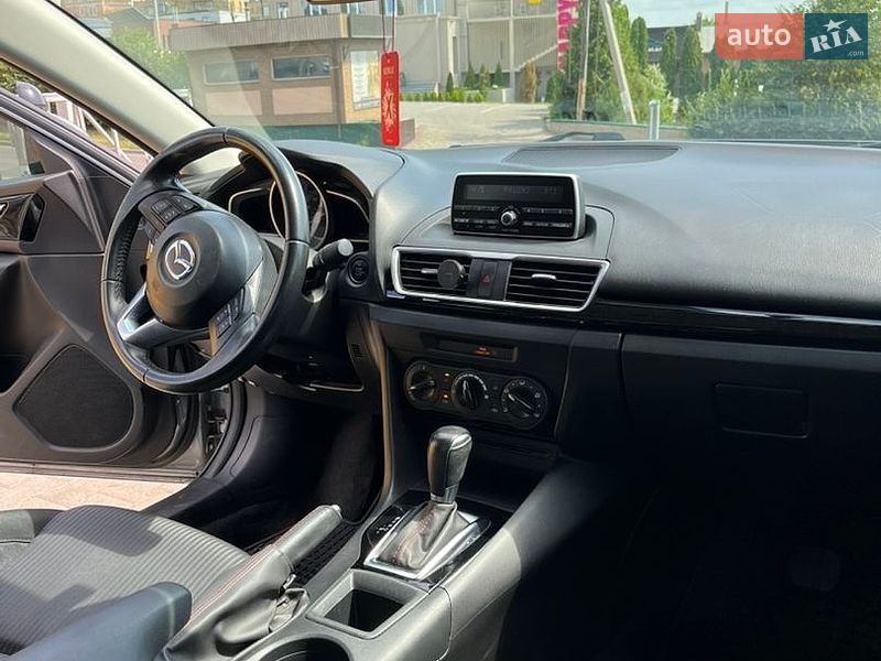 Седан Mazda 3 2013 в Чернівцях