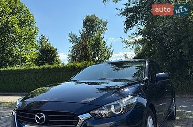 Седан Mazda 3 2017 в Киеве