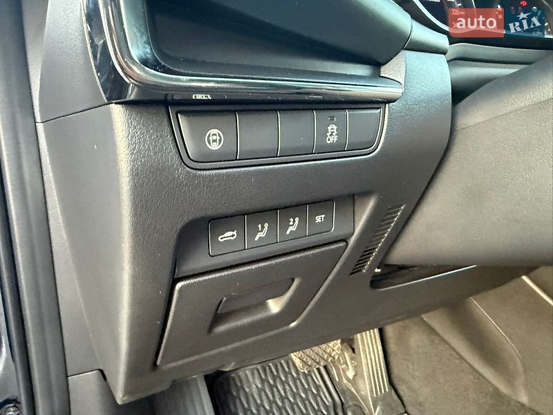 Седан Mazda 3 2019 в Черкасах