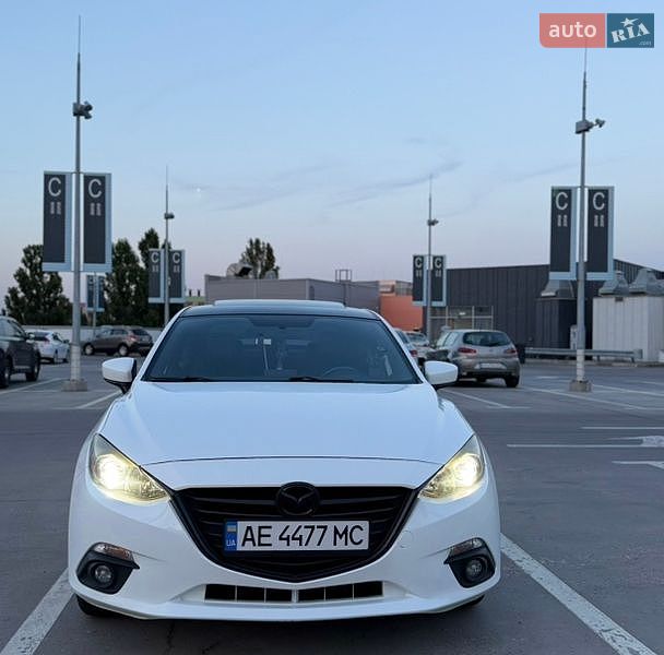 Седан Mazda 3 2015 в Киеве