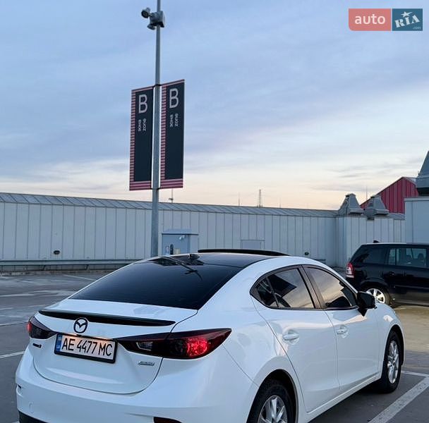Седан Mazda 3 2015 в Киеве