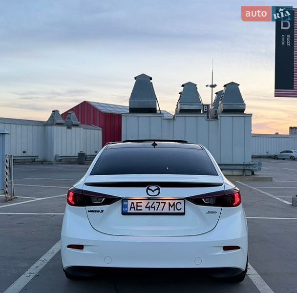 Седан Mazda 3 2015 в Киеве