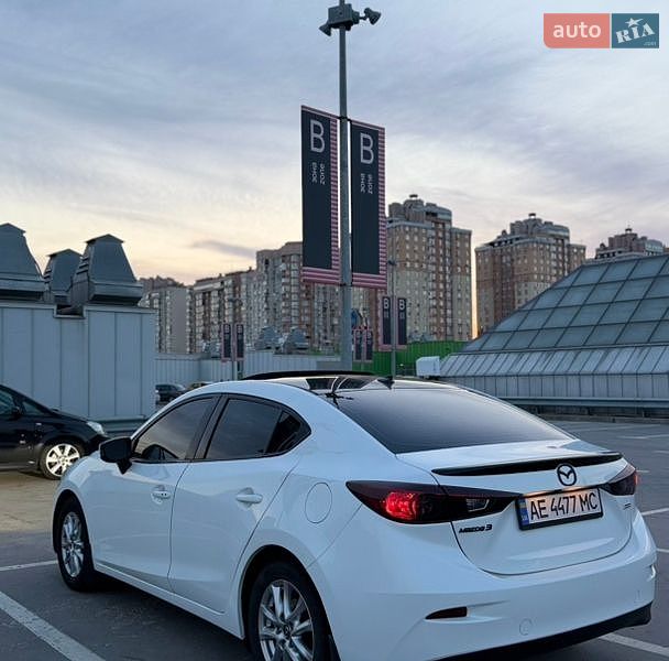 Седан Mazda 3 2015 в Киеве
