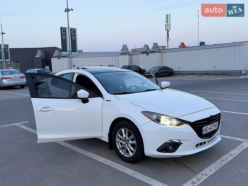 Седан Mazda 3 2015 в Киеве
