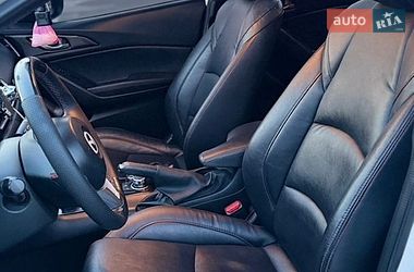 Седан Mazda 3 2015 в Киеве