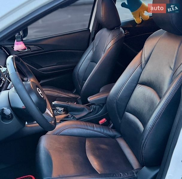 Седан Mazda 3 2015 в Киеве