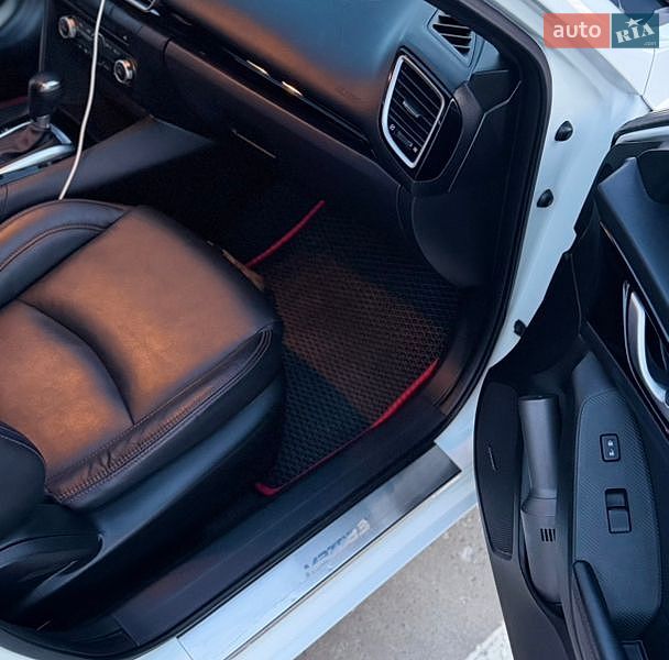 Седан Mazda 3 2015 в Киеве