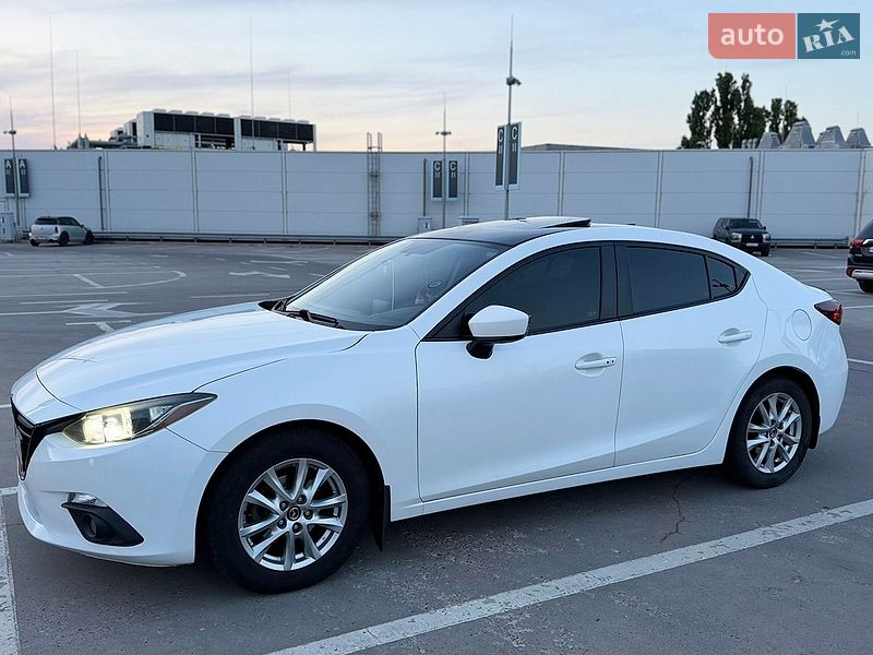 Седан Mazda 3 2015 в Киеве