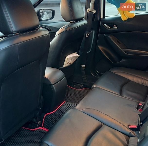 Седан Mazda 3 2015 в Киеве
