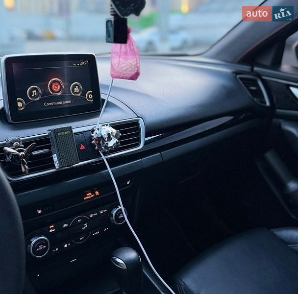 Седан Mazda 3 2015 в Киеве