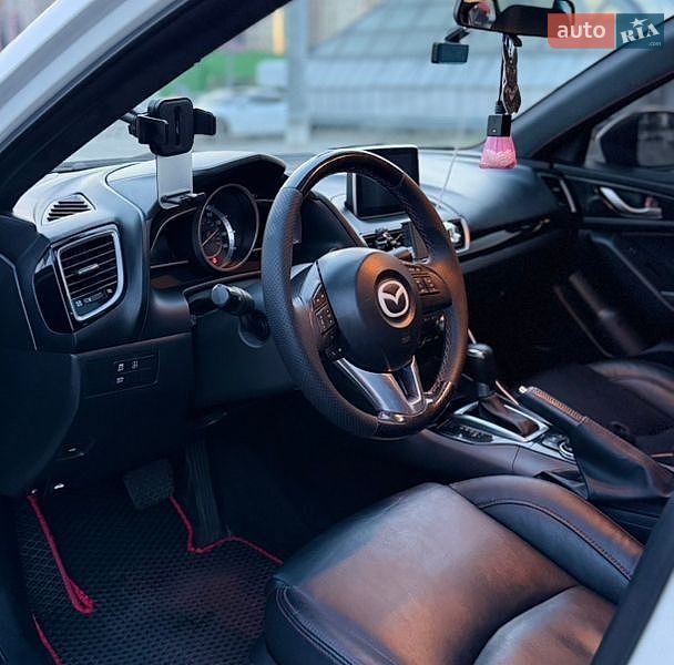 Седан Mazda 3 2015 в Киеве
