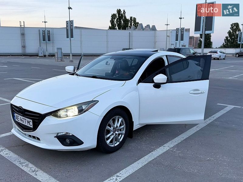 Седан Mazda 3 2015 в Киеве