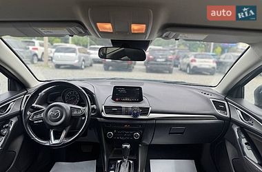 Седан Mazda 3 2018 в Черновцах