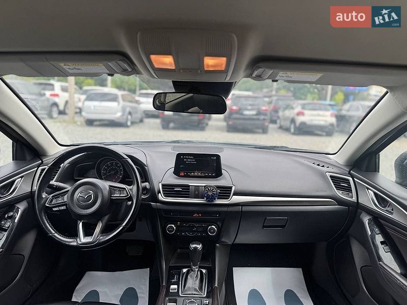 Седан Mazda 3 2018 в Черновцах