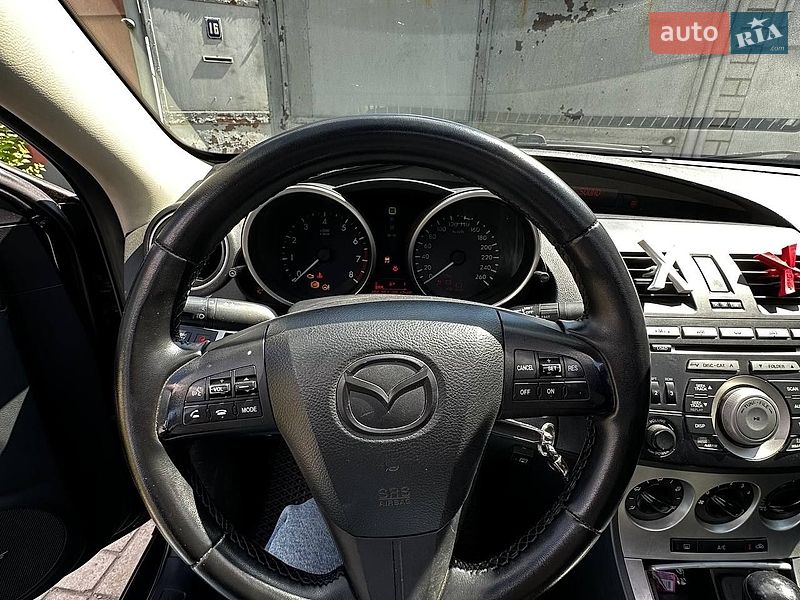 Седан Mazda 3 2010 в Павлограде