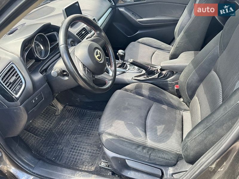 Седан Mazda 3 2016 в Киеве