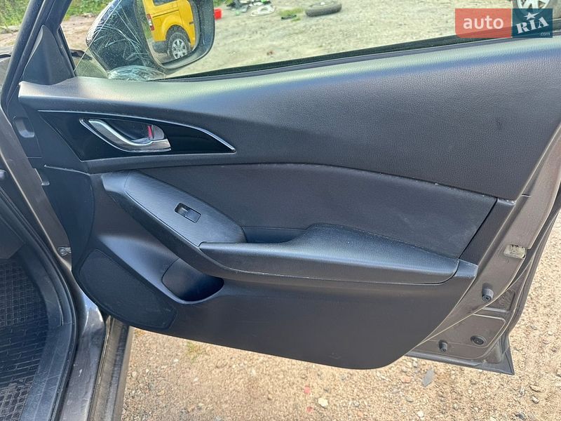 Седан Mazda 3 2016 в Киеве
