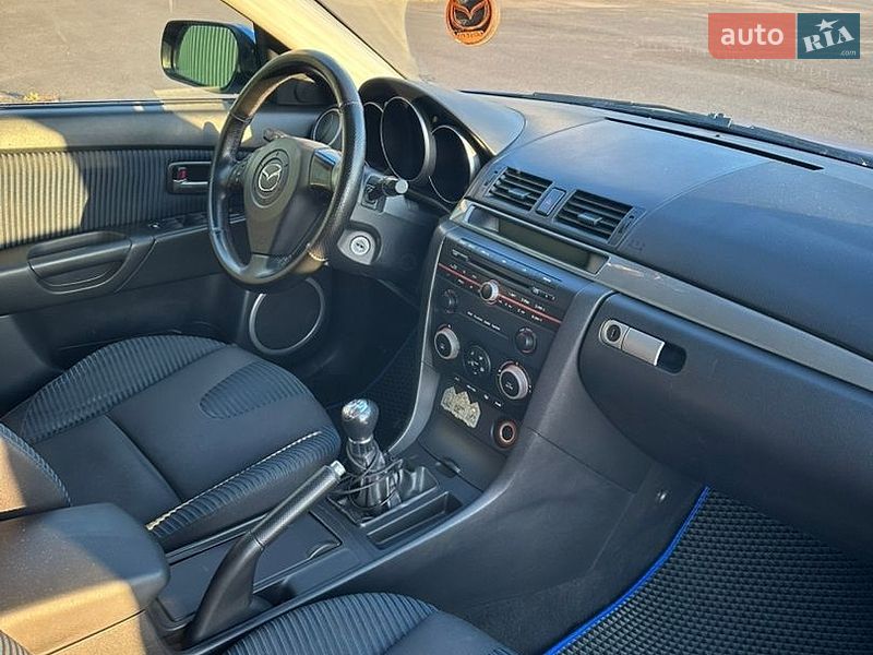 Хетчбек Mazda 3 2005 в Чернігові