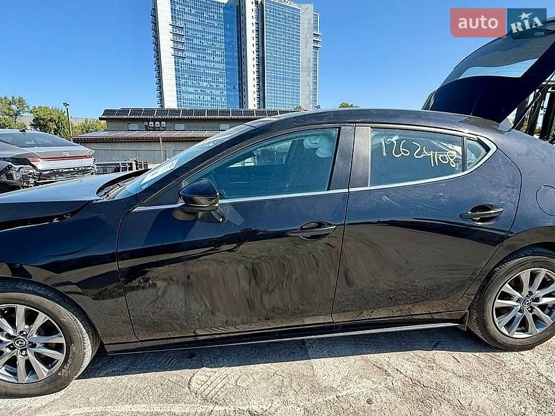 Хэтчбек Mazda 3 2023 в Киеве