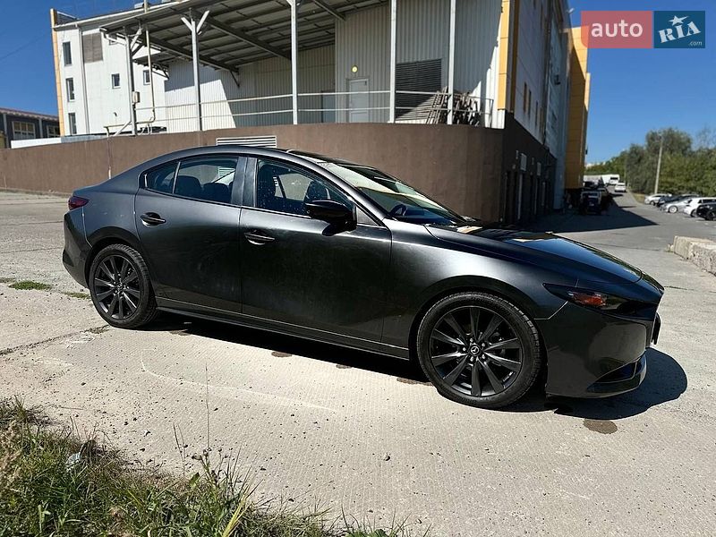 Седан Mazda 3 2018 в Львове