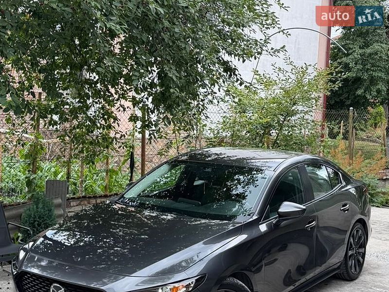 Седан Mazda 3 2018 в Львове