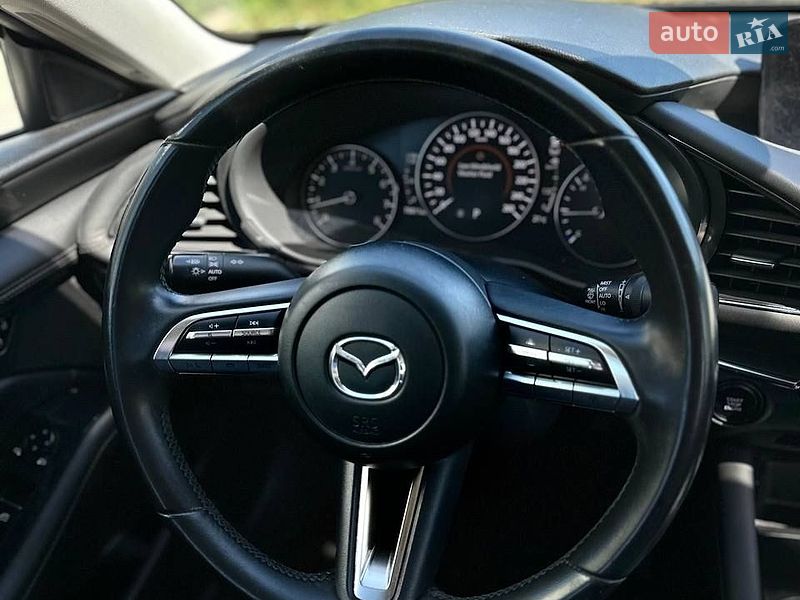 Седан Mazda 3 2018 в Львове