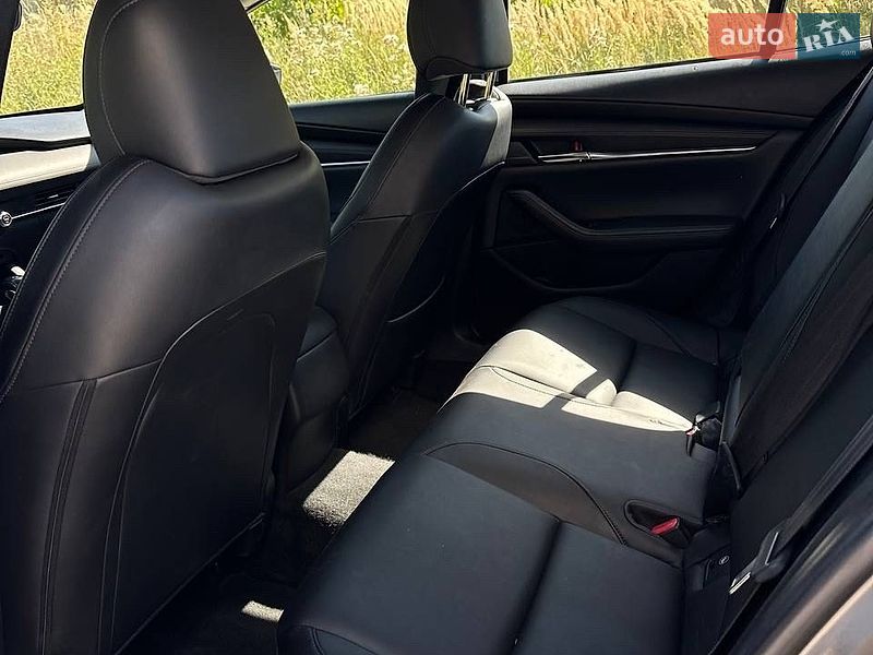 Седан Mazda 3 2018 в Львове