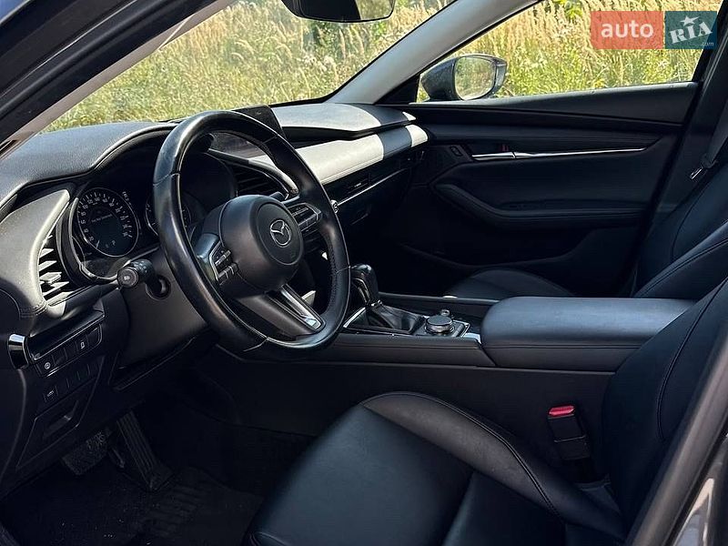 Седан Mazda 3 2018 в Львове