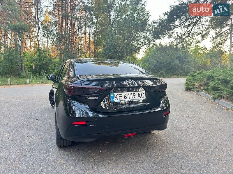 Седан Mazda 3 2015 в Дніпрі
