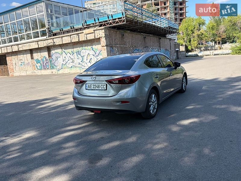 Седан Mazda 3 2015 в Днепре