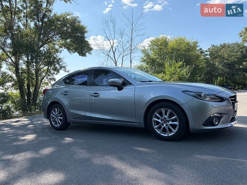 Седан Mazda 3 2015 в Днепре
