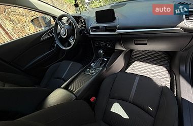Седан Mazda 3 2018 в Винниках