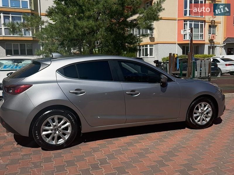 Хэтчбек Mazda 3 2015 в Киеве