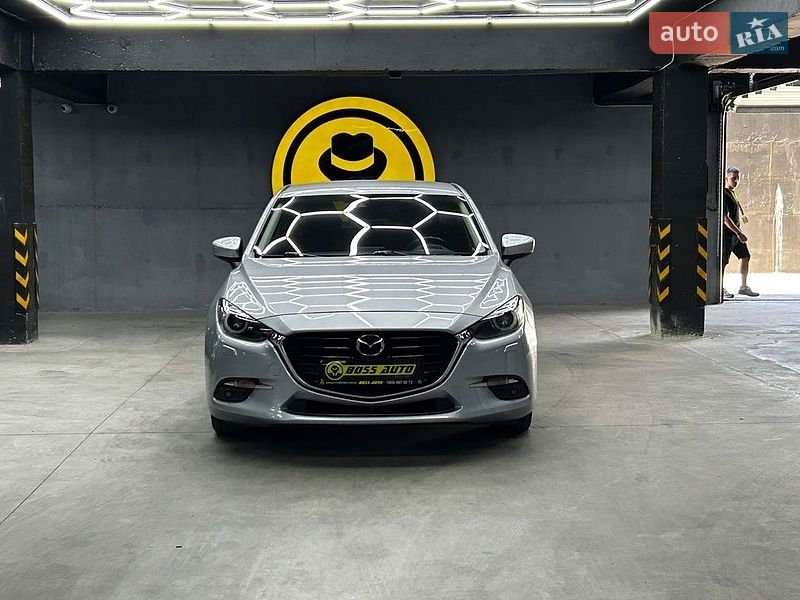 Седан Mazda 3 2016 в Чернівцях