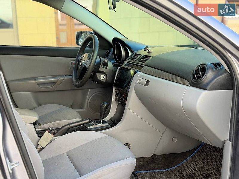 Седан Mazda 3 2004 в Запорожье