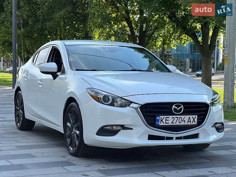Седан Mazda 3 2018 в Днепре