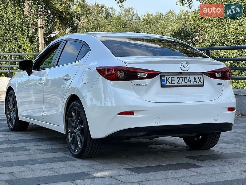 Седан Mazda 3 2018 в Днепре