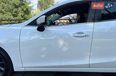 Седан Mazda 3 2018 в Днепре