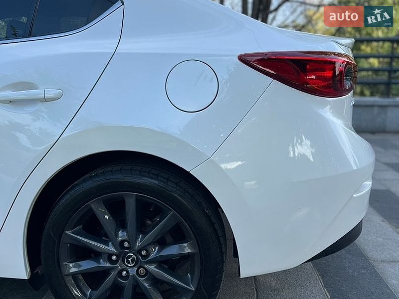 Седан Mazda 3 2018 в Днепре