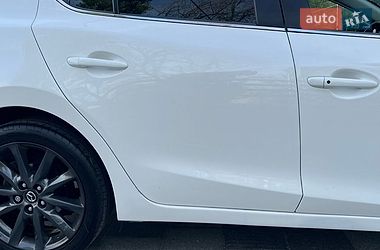 Седан Mazda 3 2018 в Днепре