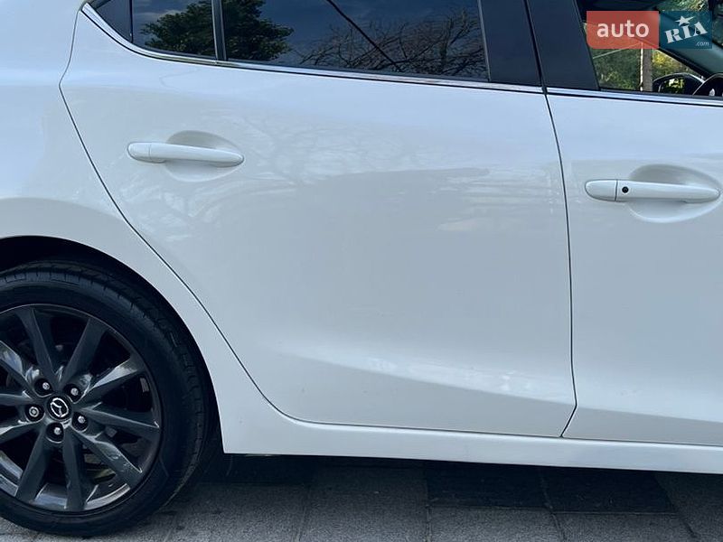 Седан Mazda 3 2018 в Днепре