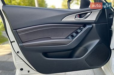 Седан Mazda 3 2018 в Днепре