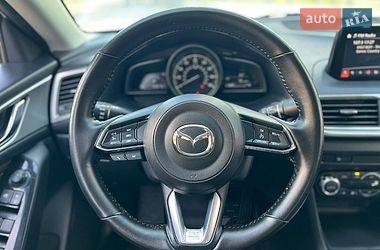 Седан Mazda 3 2018 в Днепре