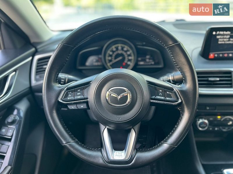 Седан Mazda 3 2018 в Днепре