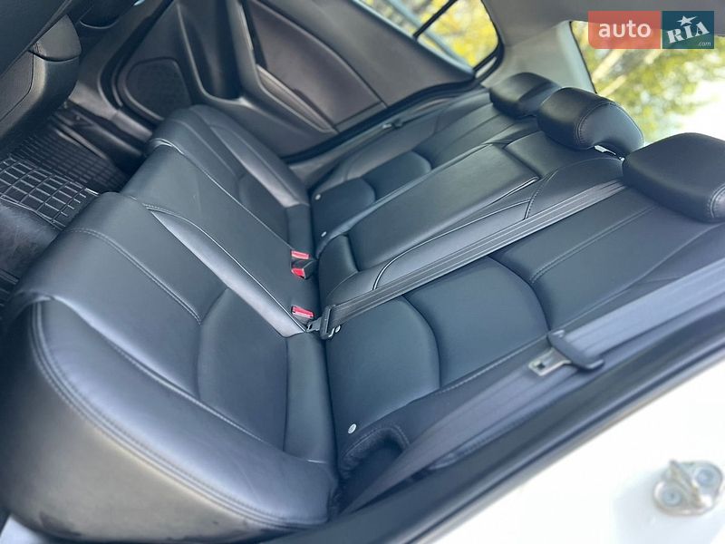 Седан Mazda 3 2018 в Днепре