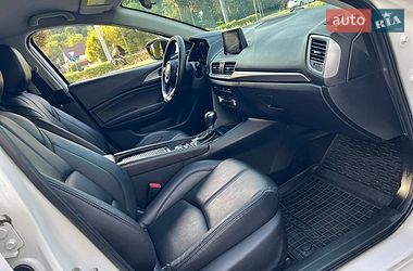 Седан Mazda 3 2018 в Днепре