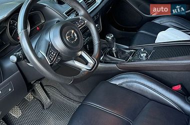 Хэтчбек Mazda 3 2017 в Днепре
