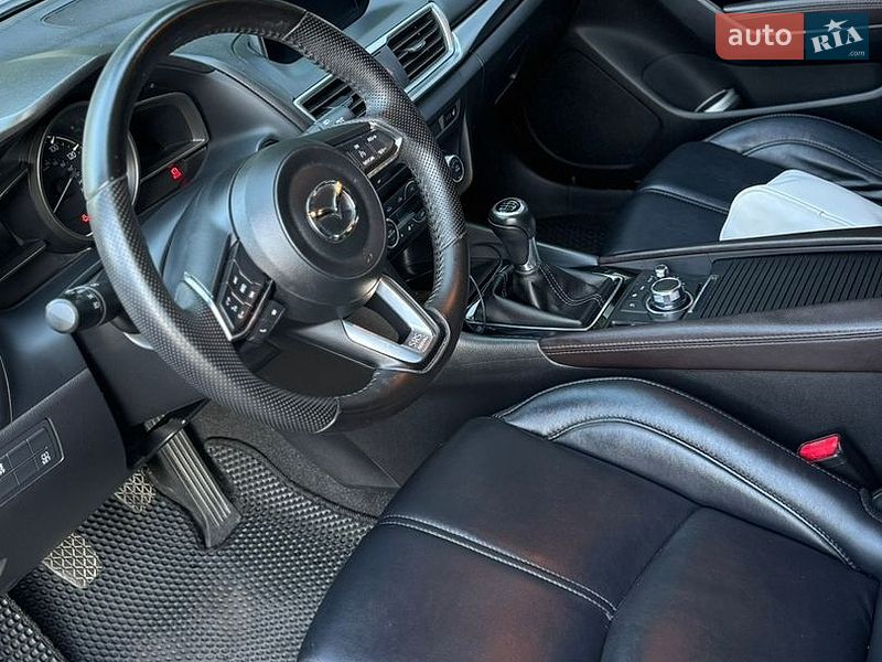 Хэтчбек Mazda 3 2017 в Днепре