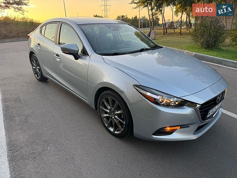 Седан Mazda 3 2018 в Киеве
