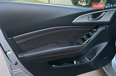 Седан Mazda 3 2018 в Киеве